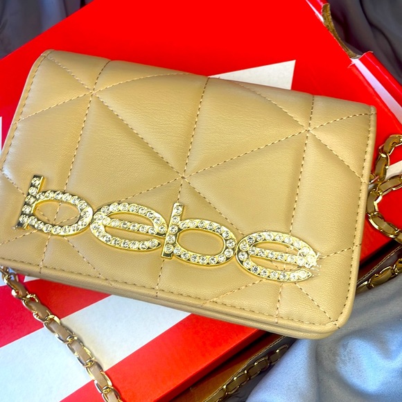 I’ve never used it it just sits with the rest of my purses - Picture 3 of 5